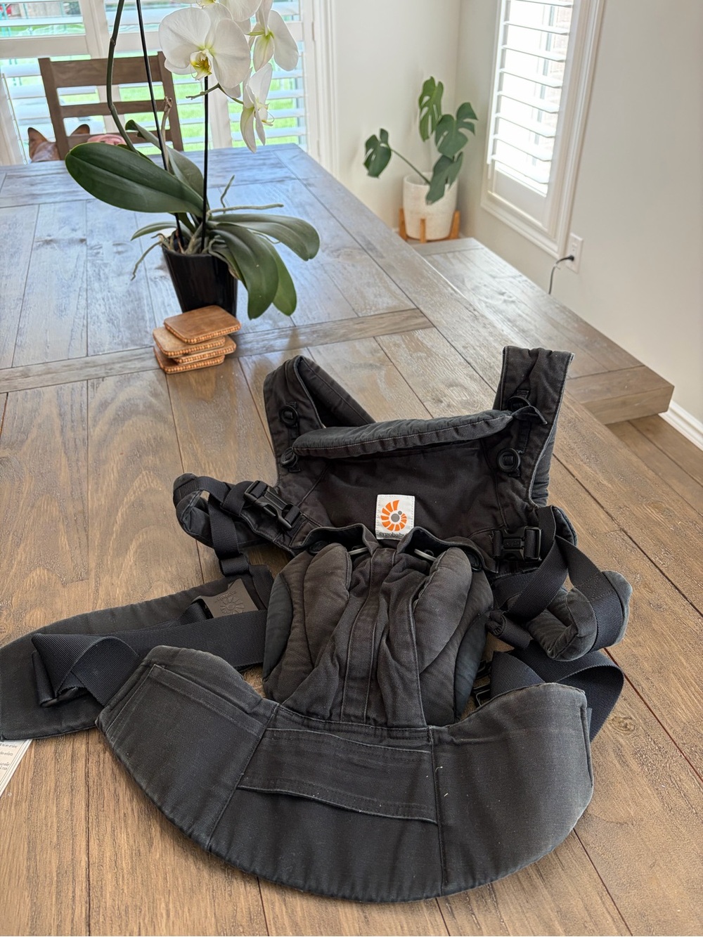 Ergobaby Omni in Black